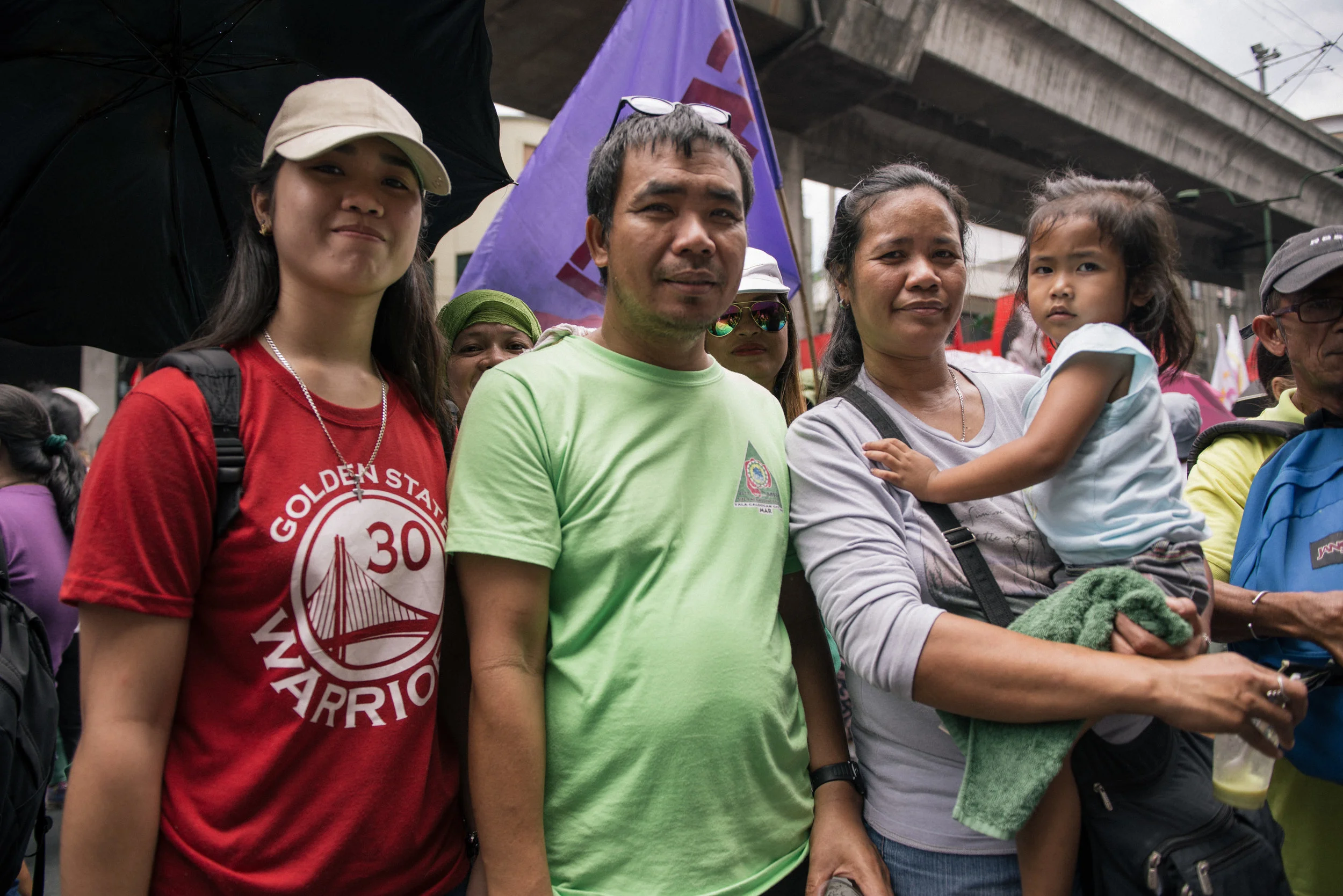 Mar, 45. Tricycle driver since 2007. “Kaya kami nandito para suportahan ang mga pasahero naming manggagawa. Kitang kita namin na apektado sila sa napakababang sweldo. ‘Yung iba naaawa ako kasi naglalakad na lang sila papunta sa sakayan ng bus. Suportado ako sa P750 arawang sahod dahil apektado talaga ang hanapbuhay namin bilang isang trike driver dahil sa pagtitipid ng mga sumasakay.” “Kasama ko ngayon ang asawa ko, ang panganay ko at ang aking bunso.”