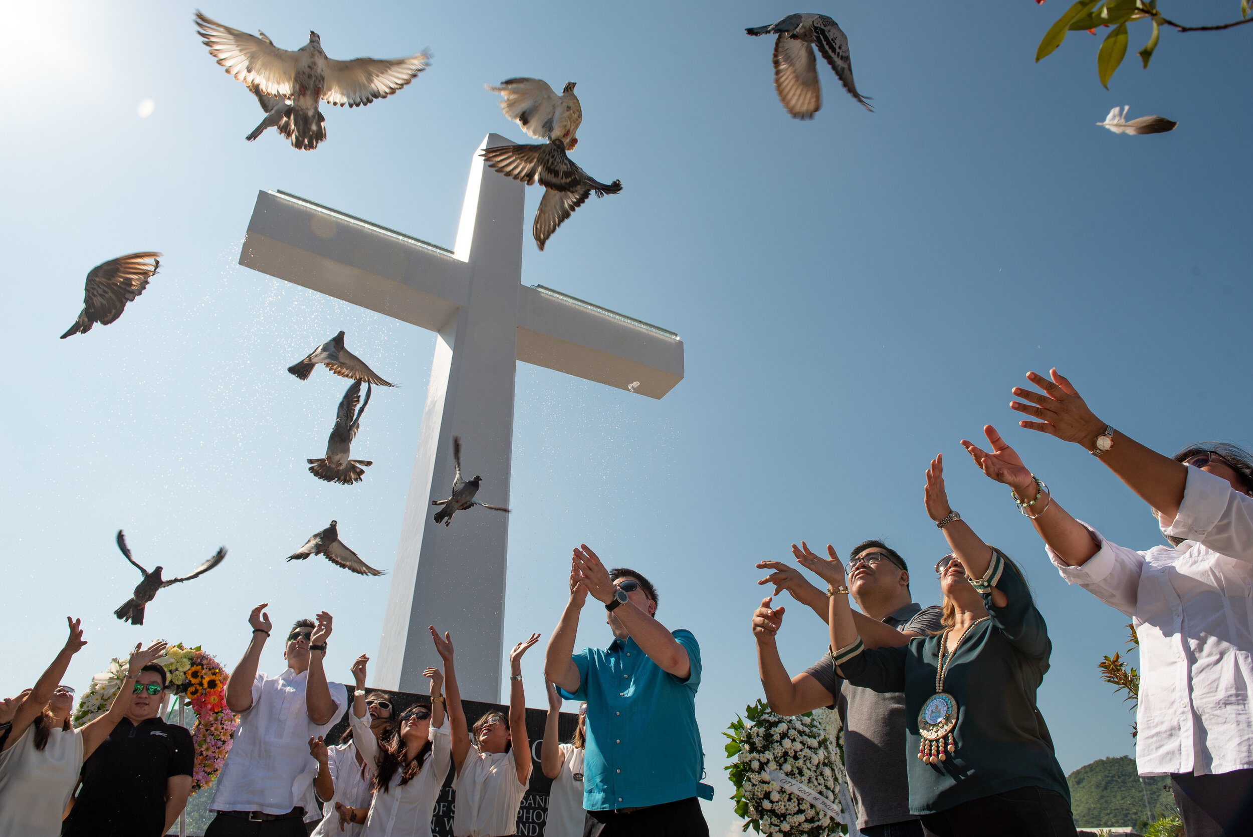  Alfred Romualdez (center) and other local government officials release doves over the graves of the fallen Taclobanians as a sign of peace. The officials also inaugurated the mourning cross monument at the Holy Cross Cemetery, Basper Village, Taclob