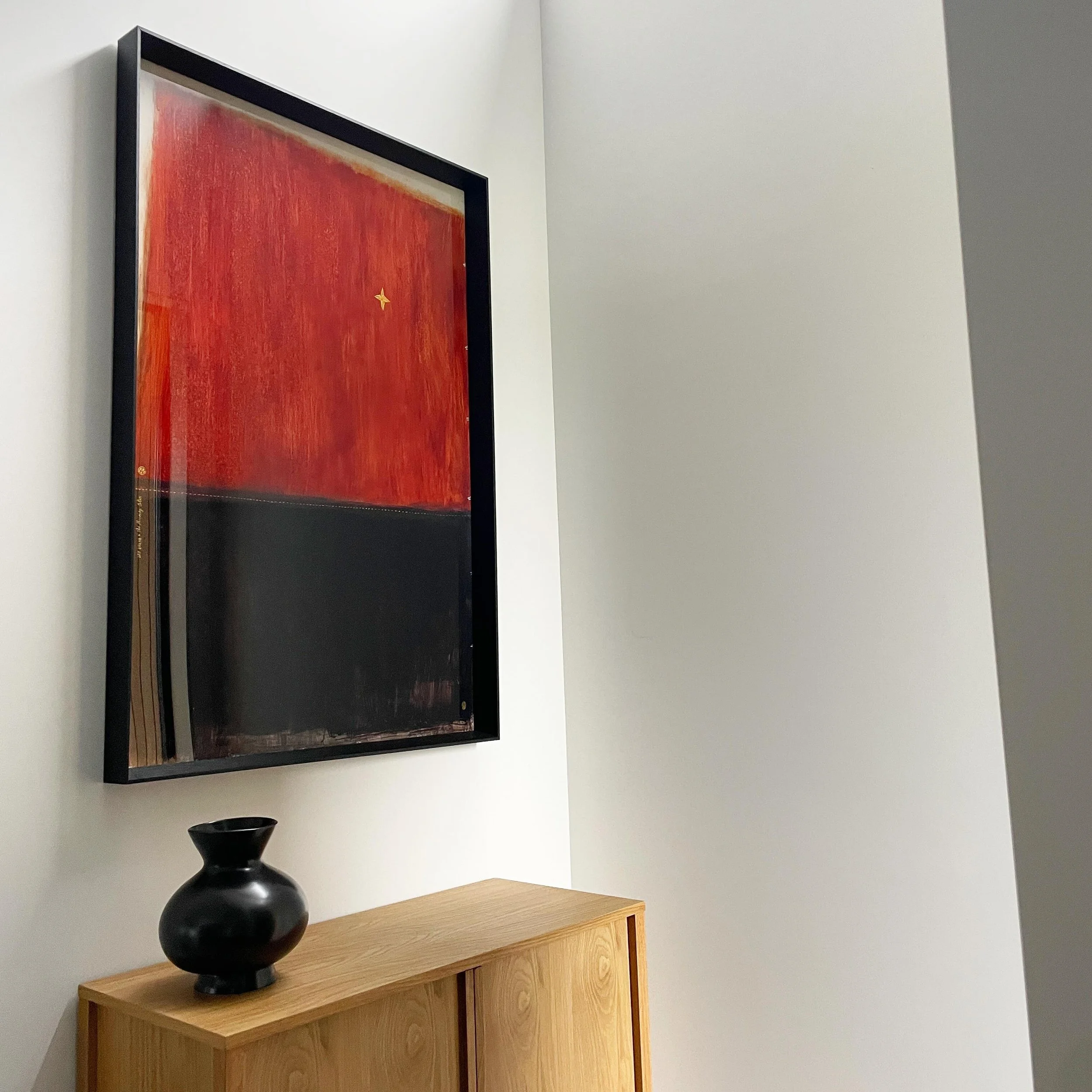 A minimal but impactful entrance. Three hero pieces working in harmony to enhance this small but important space. I always see the entry as a way to offer a glimpse of the beauty that&rsquo;s to come in the spaces that proceed. 💥 Artist - Candy Clar