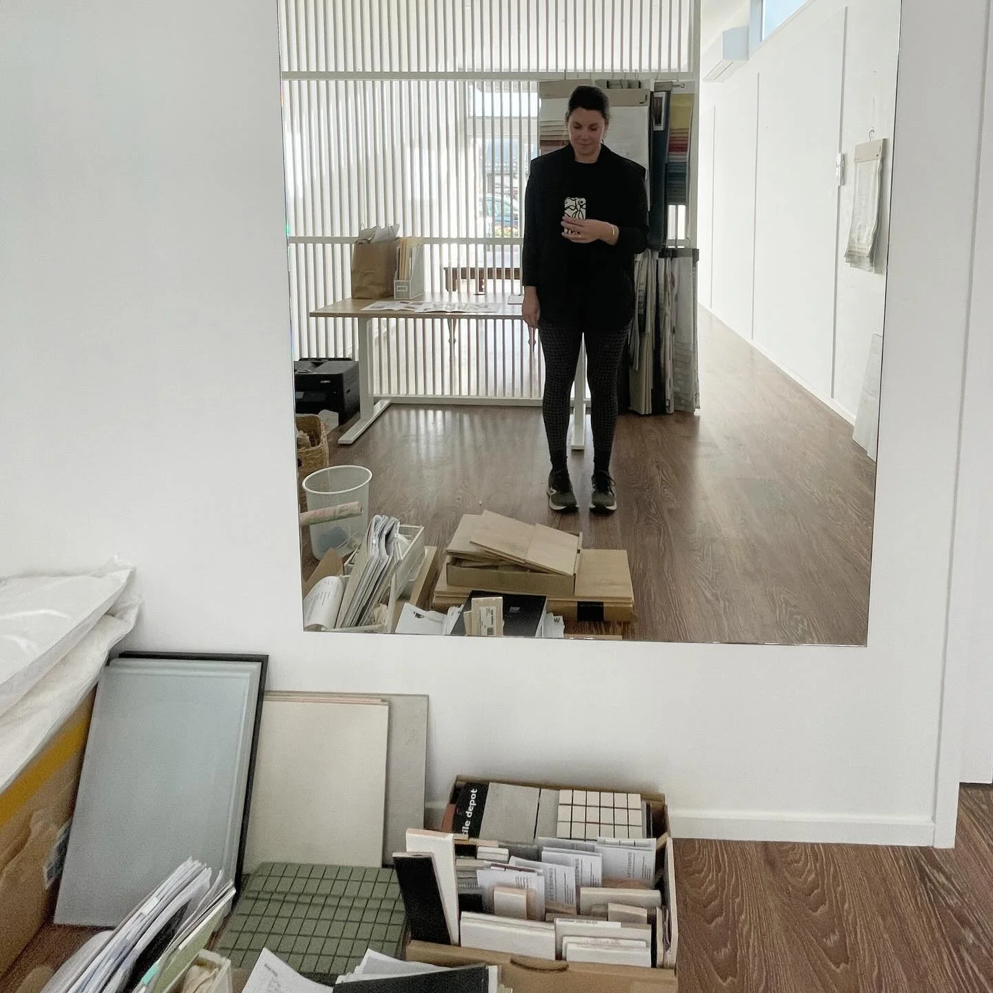 Moving day. 📦 Felt like I was moving out of home leaving my much loved shared space with Design House Architecture / @ww_zerowilson and @paulowniadesign 💔I&rsquo;m going to miss you guys a lot&hellip;But when the universe presents us with opportuni