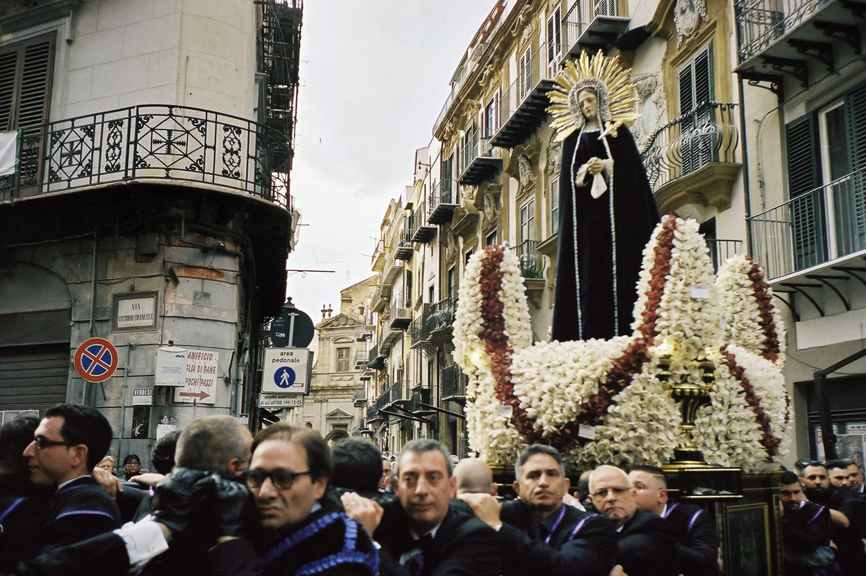 easterparade1_1.jpg