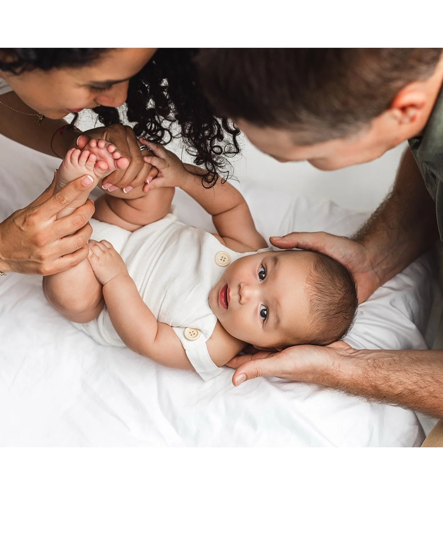 I love the 4-month stageーso many little details to soak in. Bright eyes, tiny hands always reaching, and that sweet baby energy.
Big fan over here. 
-
-
-
#milestonephotography 
#seattlephotographers 
#studiomilestonesession 
#4months❤️