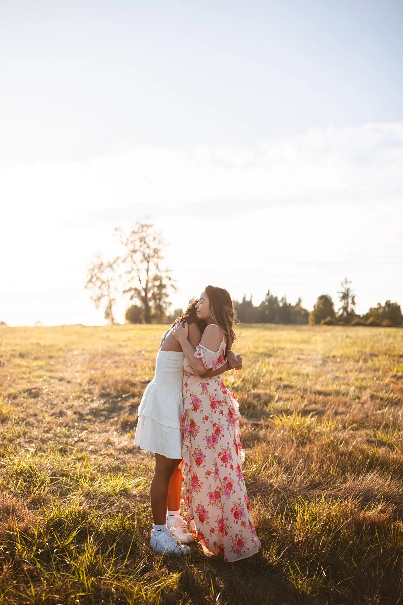 Golden Hour Mother and Daughter Hug | Seattle Family Photographer