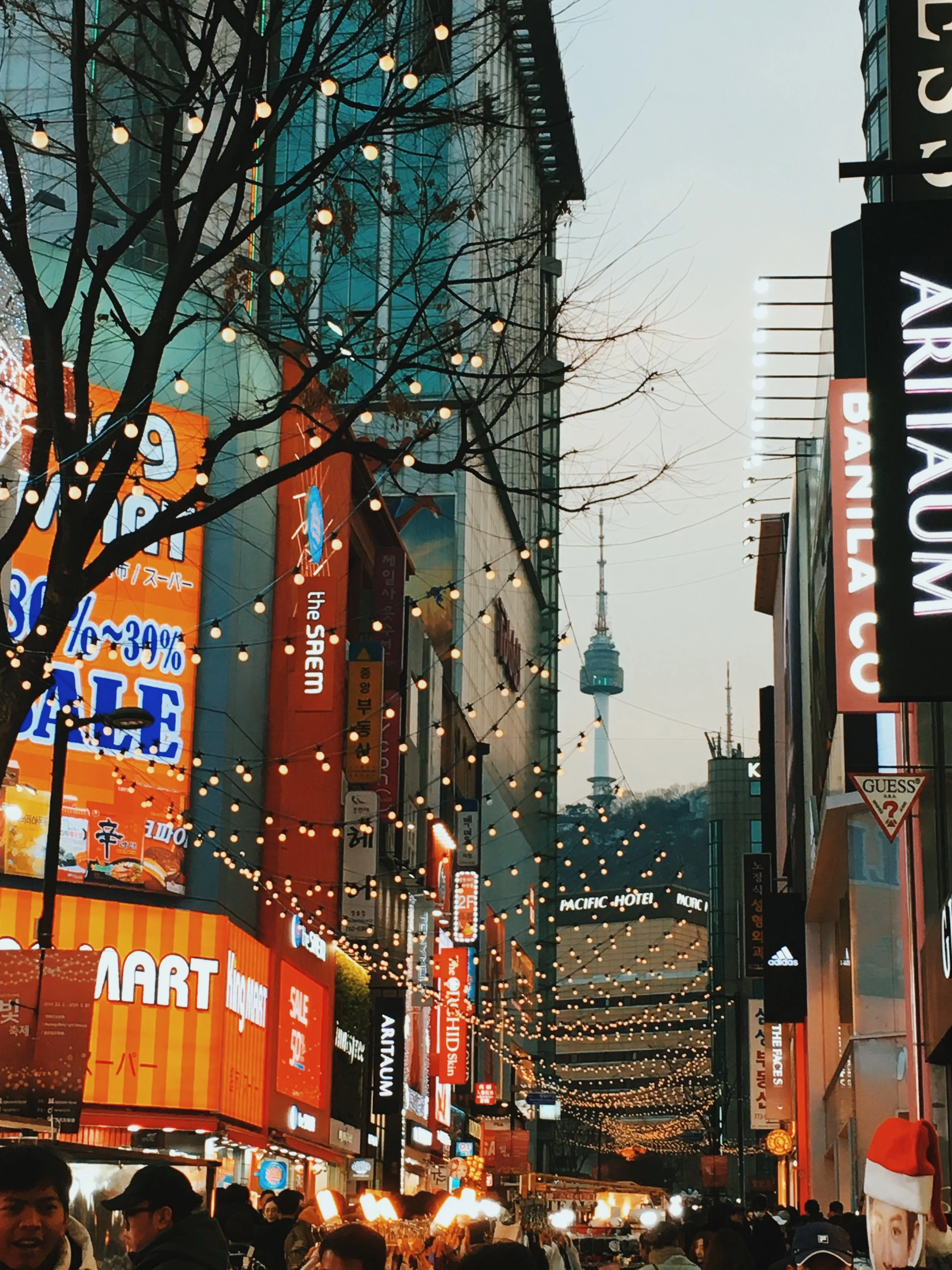 Spending Christmas in Seoul: Cafes, Lights, and More!