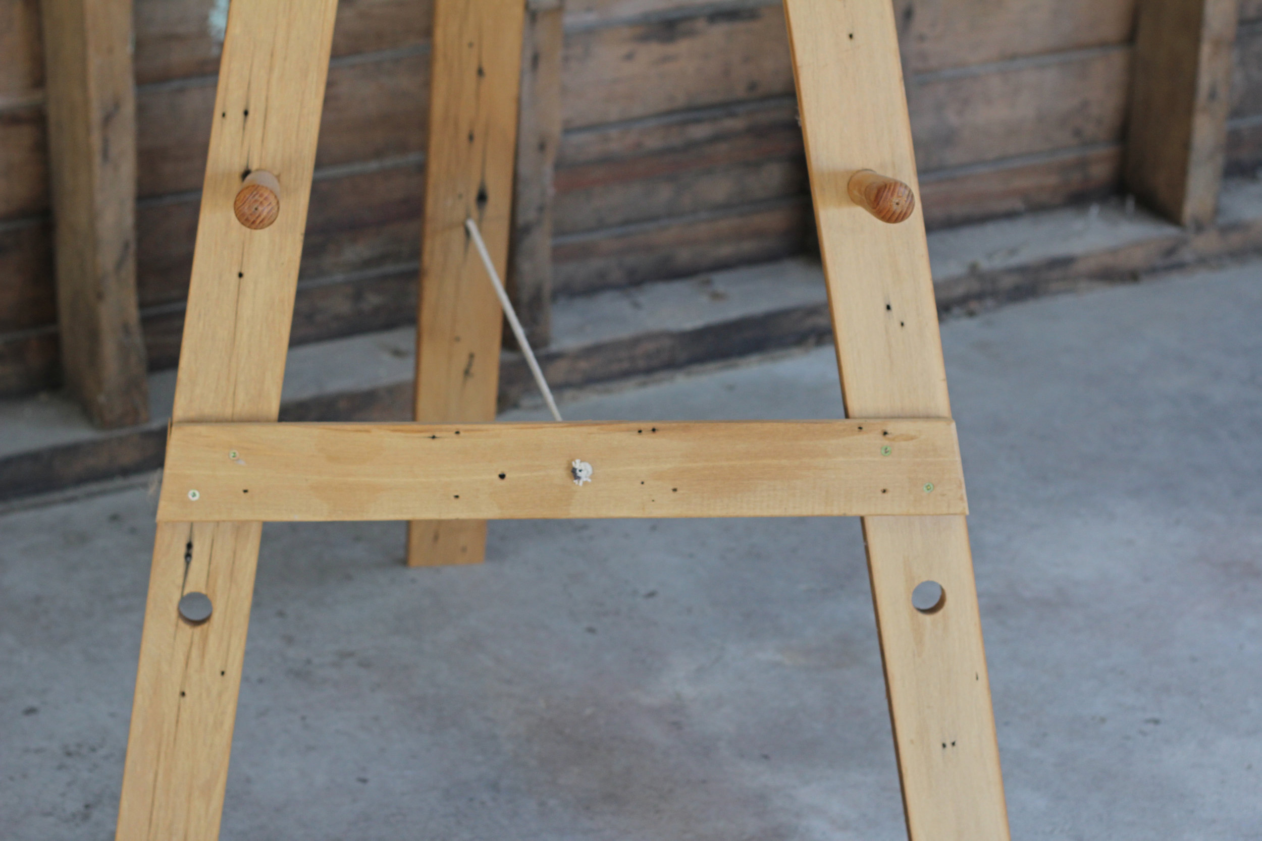 Wooden-Easel-hire