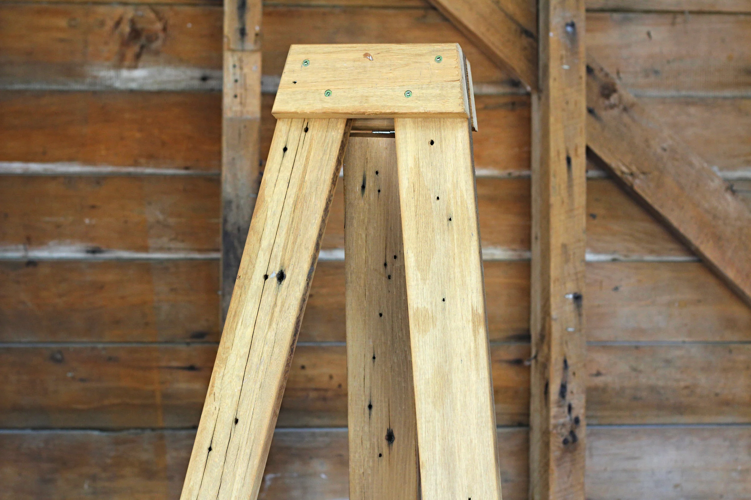 Wooden-Easel-hire