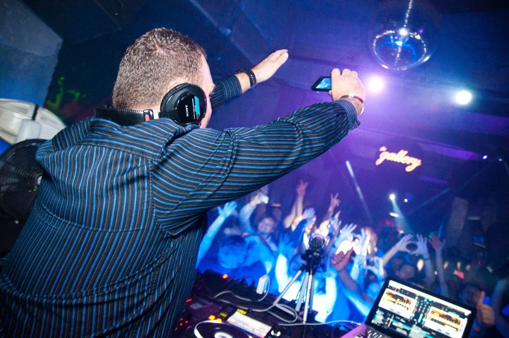 The thrilling music nights in the dance bars of Moscow, Russia