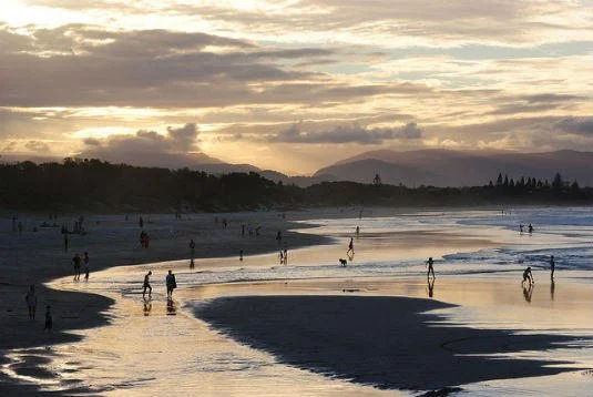 8_10PartyOzByronBeach.jpg