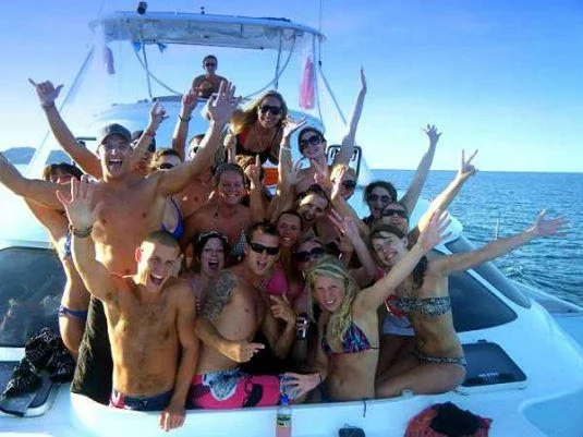 13_10PartyOzBoatWhitsundays.jpg