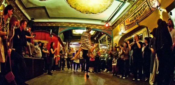 Madame Moustache, Brussels