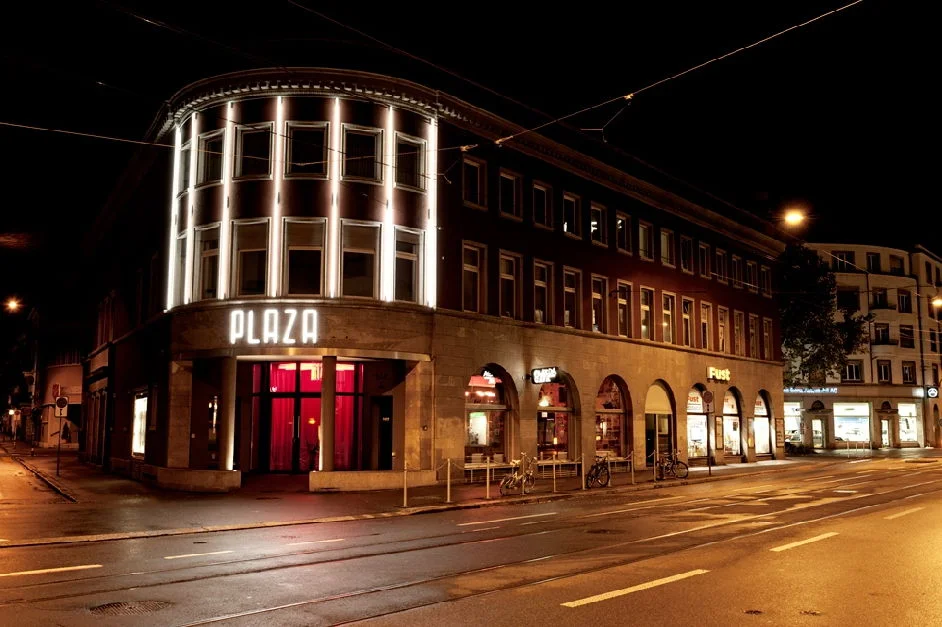plaza-942.jpg