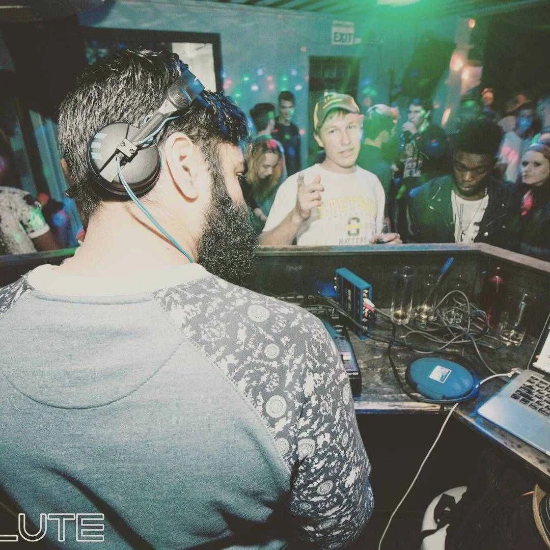 FOR AN ABSOLUTE-LY EPIC NIGHT OUT @absolutefloridadbn
