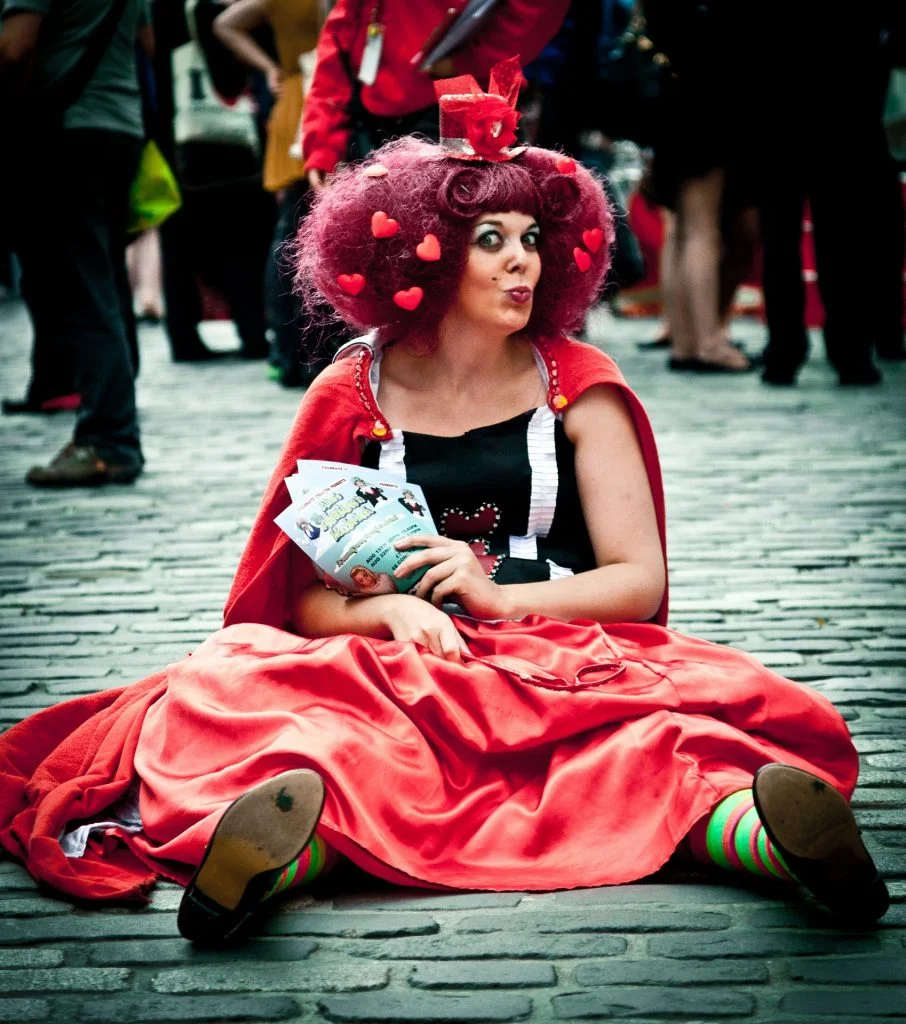 street-performers-870119_1920-906x1024.jpg