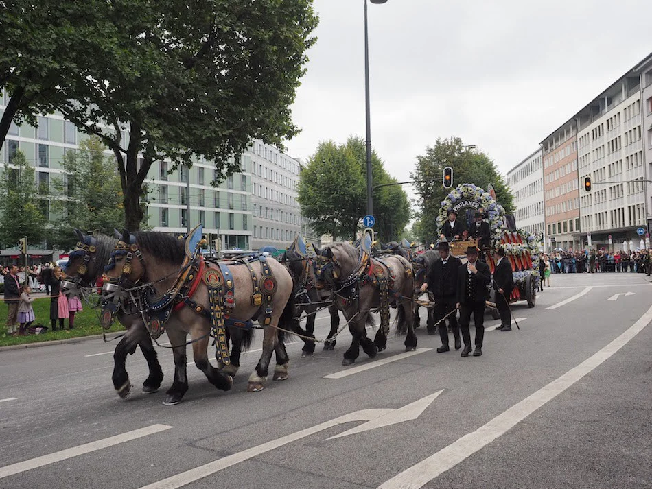 Horsedrawn-carriage-with-Augistiner-Beer-Munich.jpg