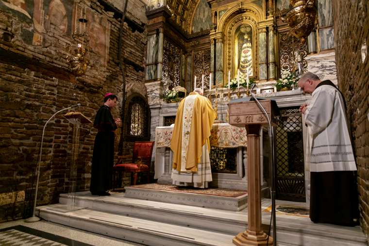 Pope_Francis_says_Mass_in_the_Holy_House_of_Loreto_March_25_2019_Credit_Daniel_Ibez_CNA.jpeg