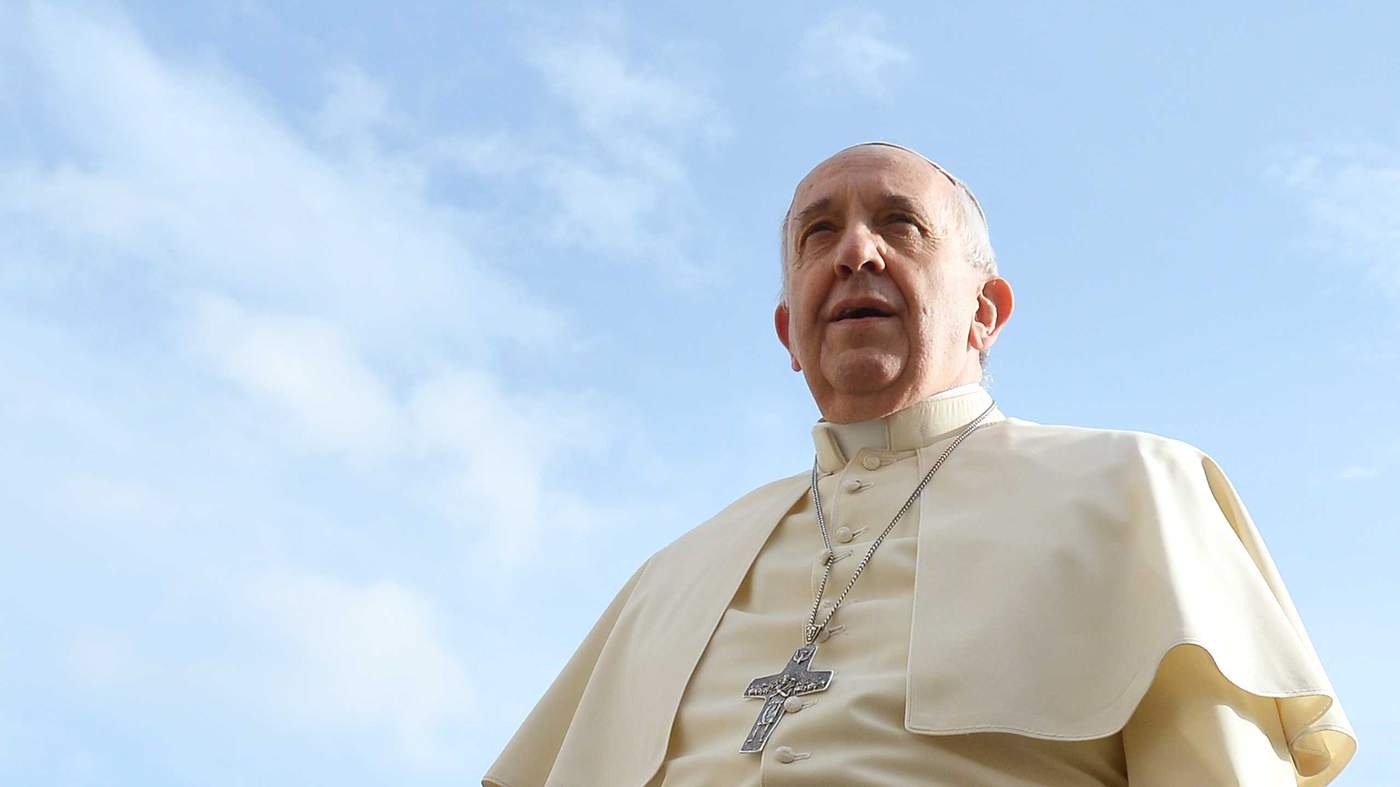 86081966_pope-francis-arrives-for-his-general-audience-at-st-peter27s-square-on-november-5-2014-a_sh_w-mr.jpg