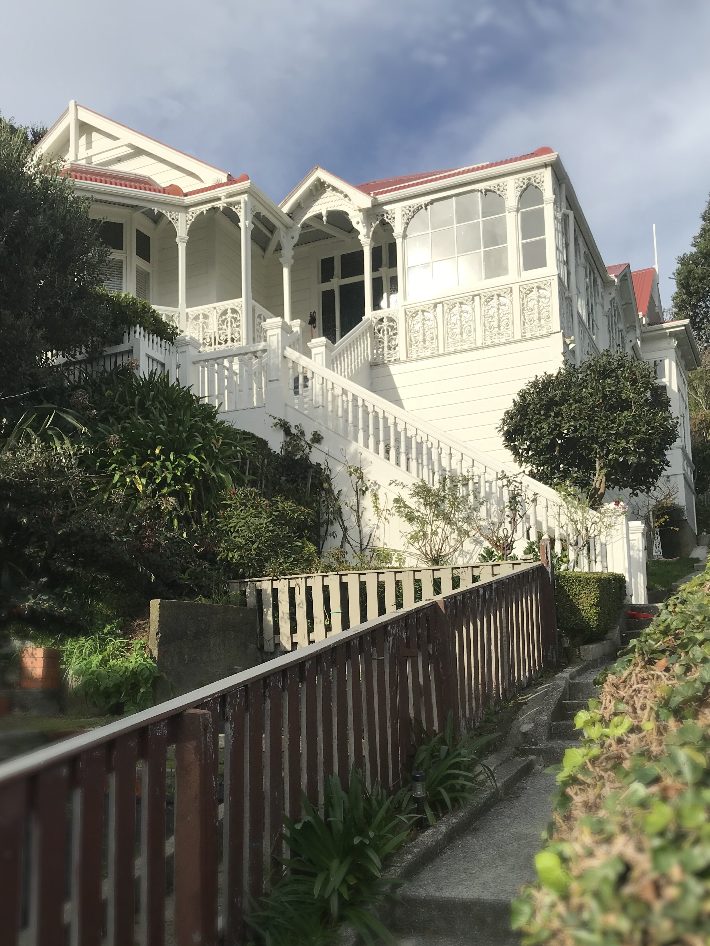 Barraud_Existing From Front Path.JPG