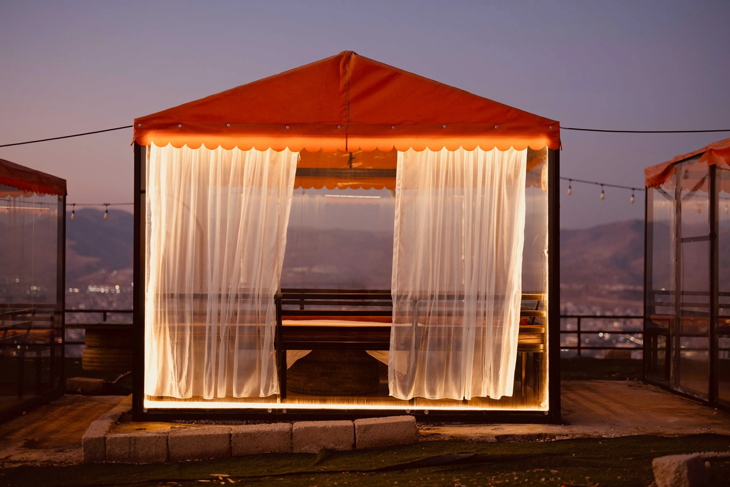  Duhok. Zawa Road Cafe Booth. Northern Iraq. 2025 