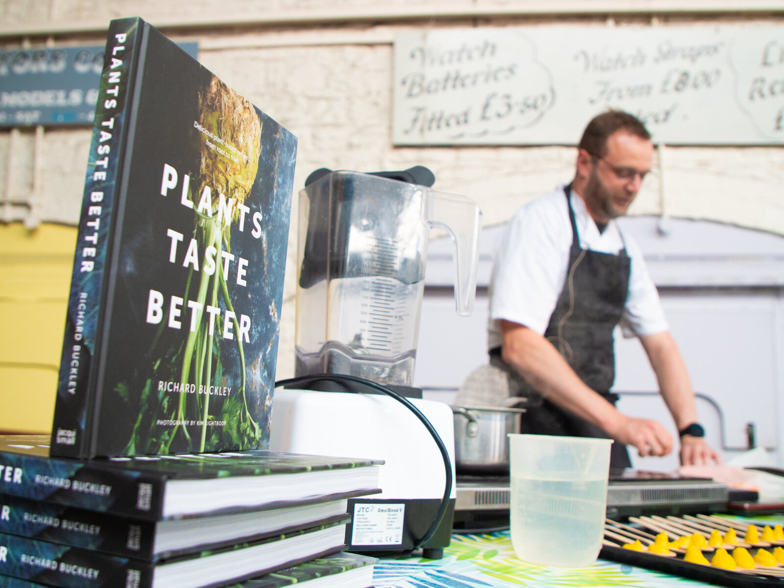 Photo_credit_Alex_Tyler_Abergavenny Vegan Fair-1066765.jpg