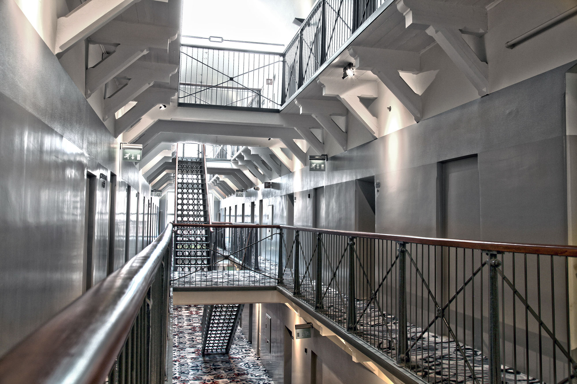 Central_hallway_1_HotelKatajanokka.jpg