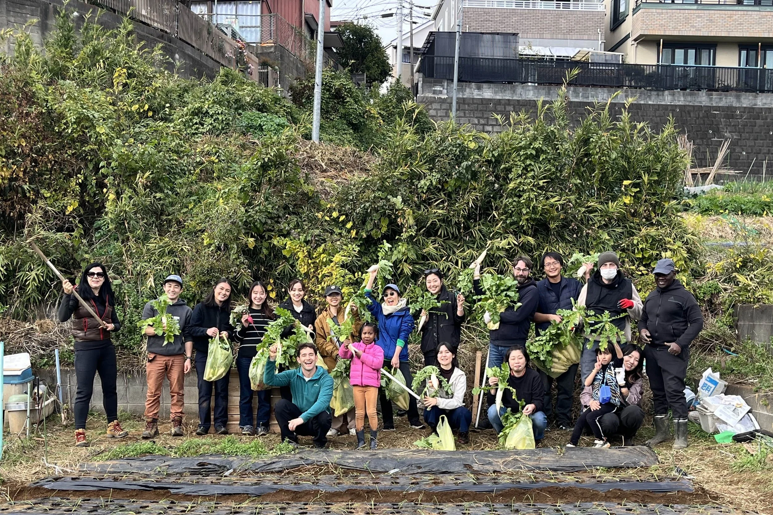 オフライン・ファーム・デイ： 立ち止まり、自然とつながり、地域に還元する一日