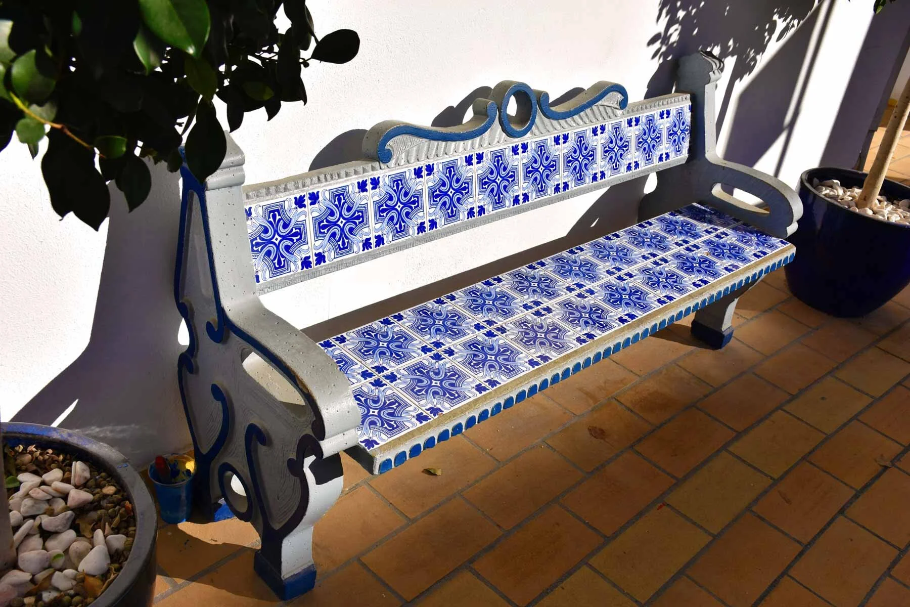 Blue-and-white-bench.jpeg