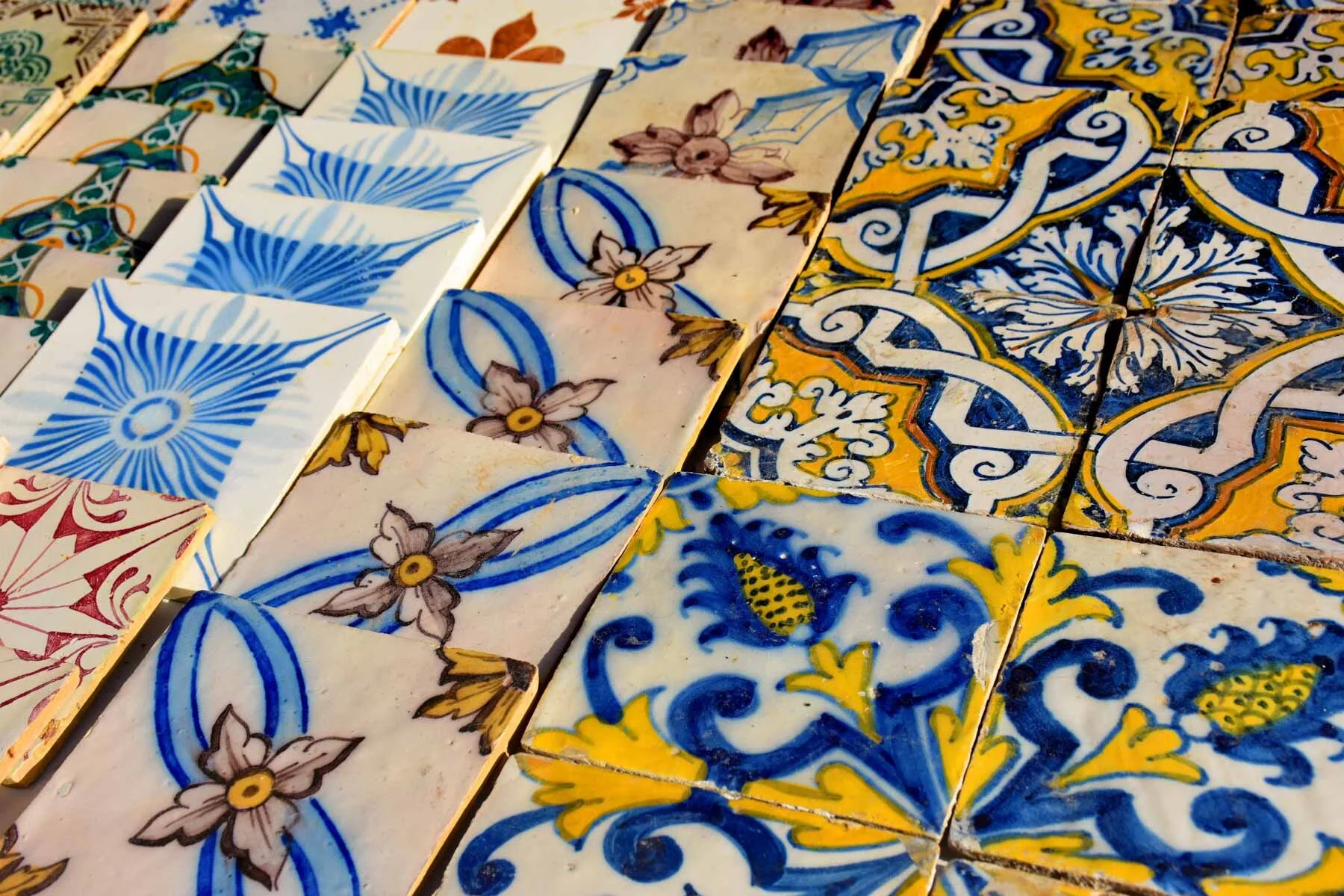 Tile-shopping-in-Carvoeiro.jpeg
