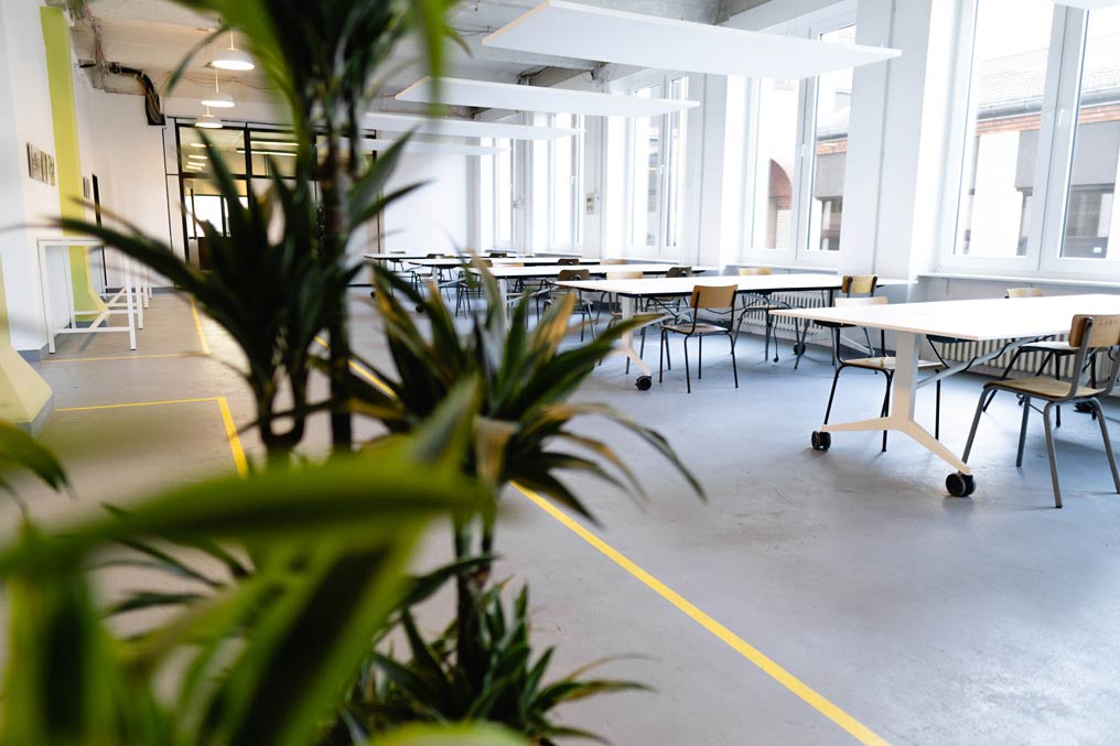 Büros haben unterschiedliche Anforderungen – bei Lendis gibt es die passenden Bürotische