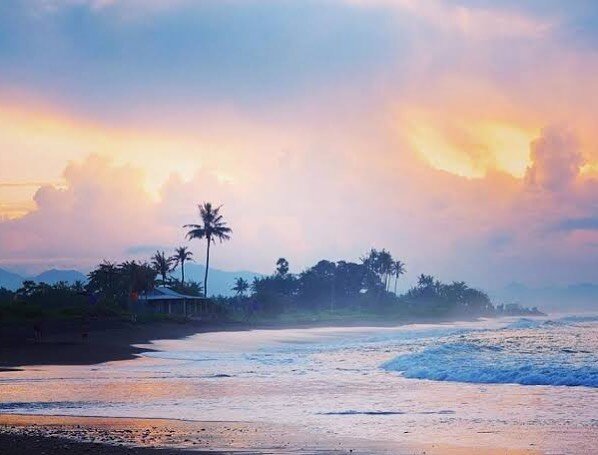 Calming colors of the Bali sky can&rsquo;t help but calm your mind too 🧡

.
.
.
#bali #balisky #beauty #calm #peace #connection #travel #paradise #meditation #baliliving #baliyoga #yogateachertraining