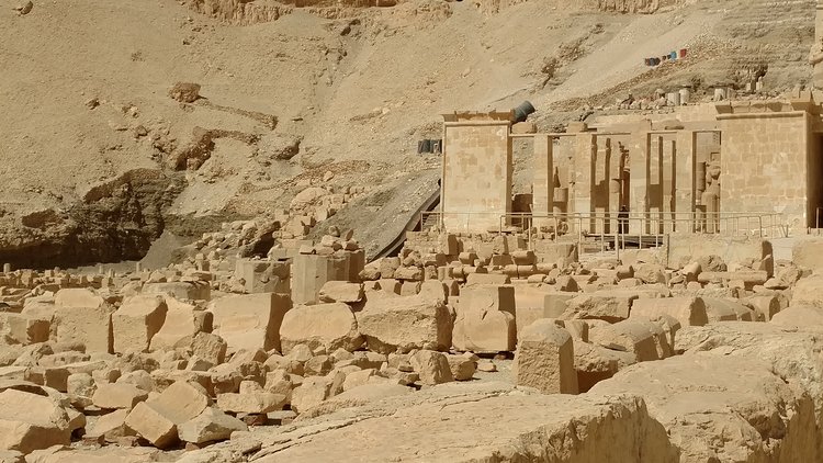 Egypt Do's and Don'ts: ruins of a temple from ancient Egypt.