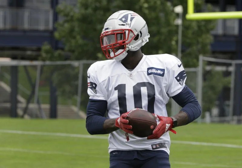 My thoughts on why the Patriots should be commended for their willingness to sign Josh Gordon .