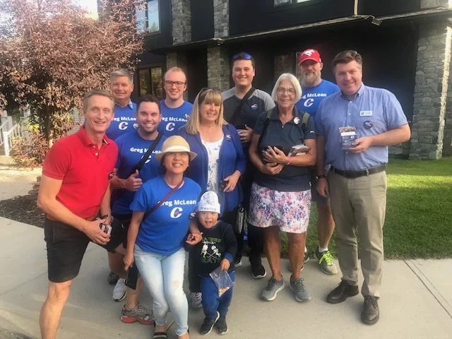 A shout-out to Rocky Ridge MP @PatKelly_MP with his team for again coming out to doorknock with me, this time on Tuesday evening (Sept 3) in South Calgary.