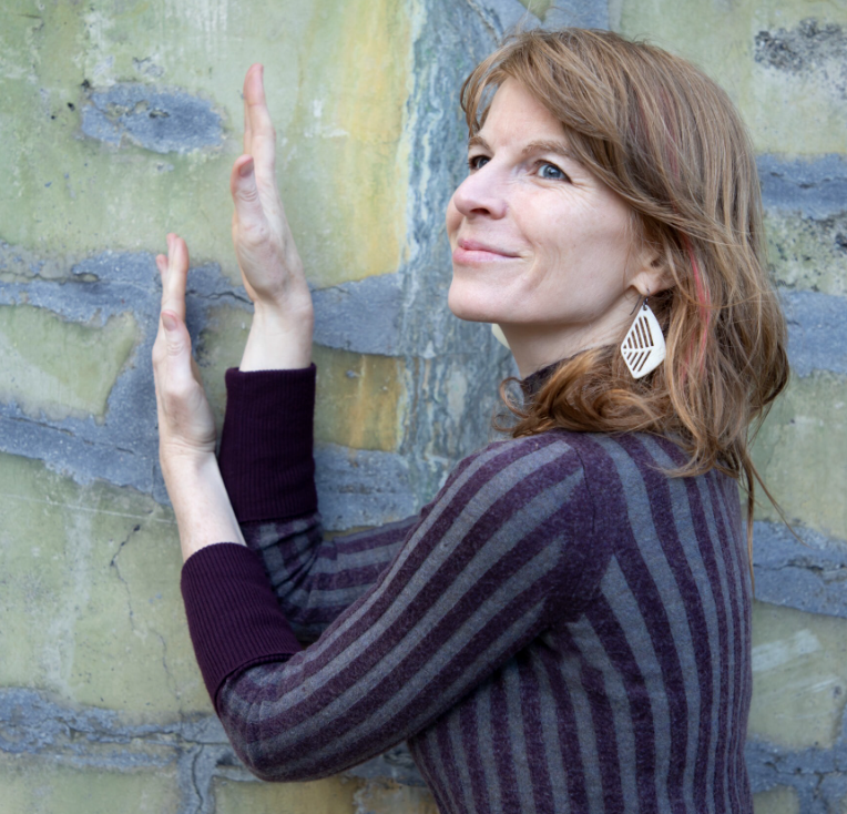 Balladeste joins Moira Smiley