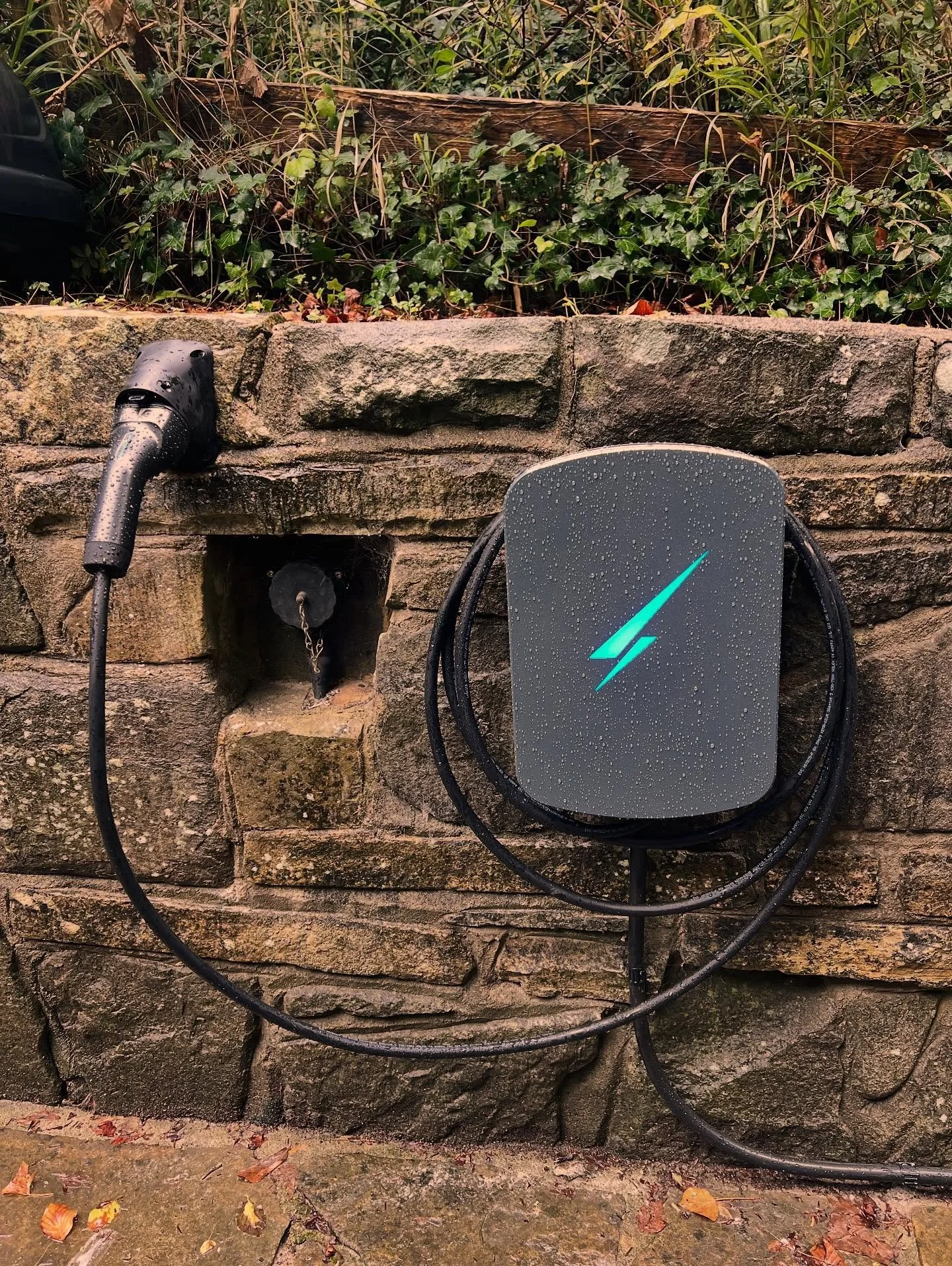 ⚡️ Cabin Sub-main, Power, Lighting &amp; EV Installation ⚡️

- @hypervoltuk EV charge point
- Wireless 2 way @tlc_direct quinetic switching
- @fusebox_uk consumer unit
- @doncastercables_official earthsure and EV ultra cable

#electrician #evcharging
