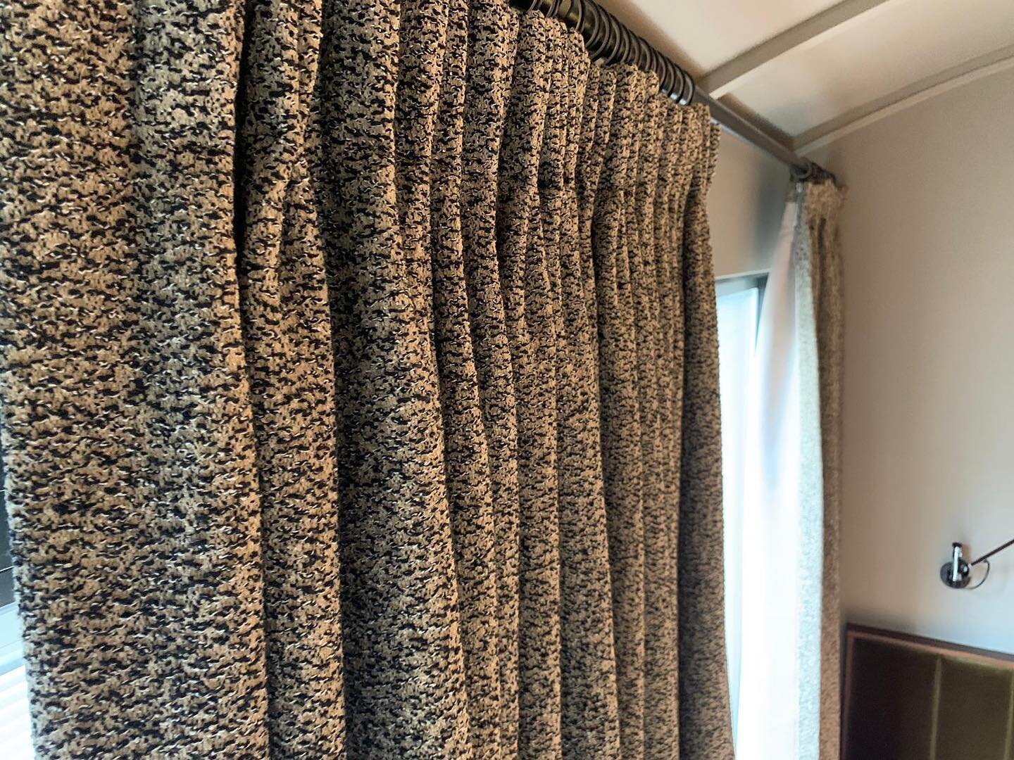 &ldquo;Behind the curtain&rsquo;s mystic fold, the glowing future lies unrolled&rdquo; Neil Gaiman. Contemporary curtains in fabric by @kirkbydesign  #curtains #curtaindesign #romo #kirkbydesign #softfurnishings #blackoutcurtains #blackoutcurtainsare