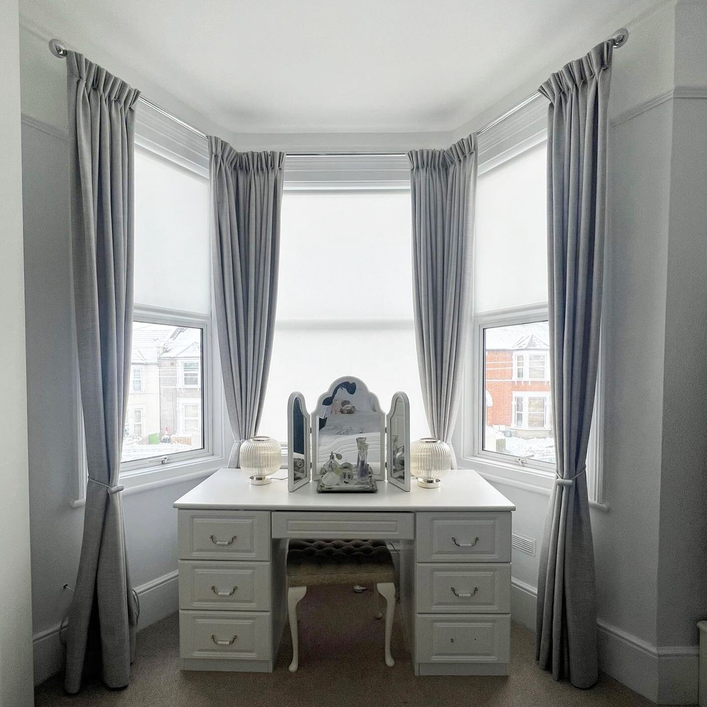 Elegant combination of voile blinds and blackouts curtains on a bay window transformed everyday setting to a scene fit for a Snow White&rsquo;s Palace ❄️❄️❄️. . #curtainsup #curtains #interiordesign #curtains_accessories #curtains_fabrics #curtainsdr
