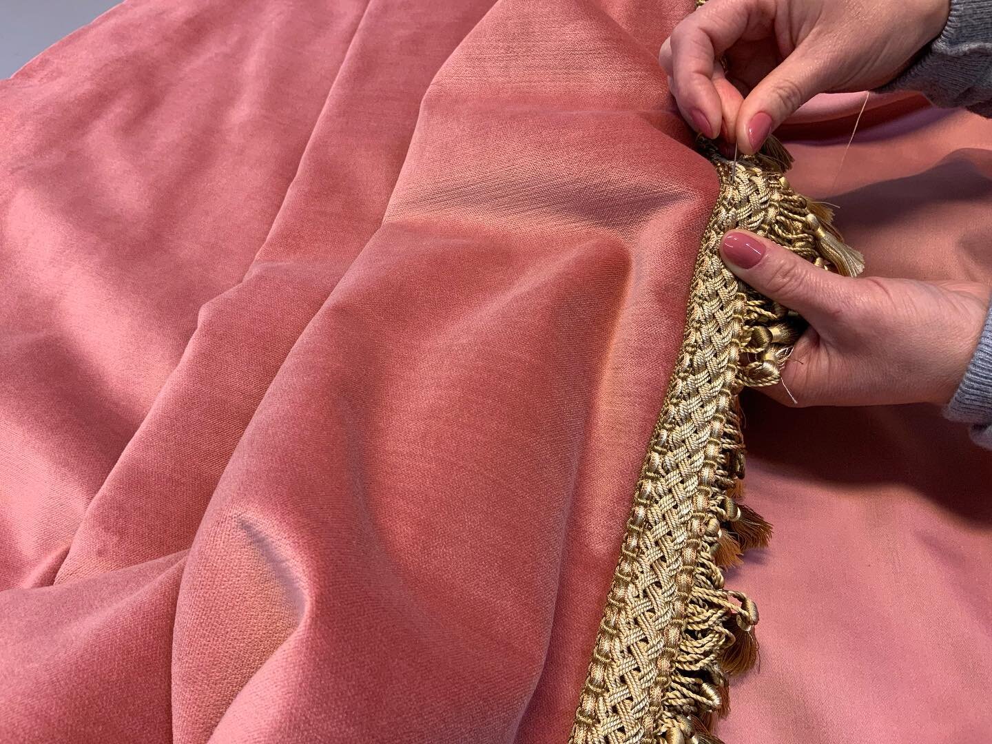 We are working on something very special 🤫. #curtainsup #curtains #interiordesign #curtains_accessories #curtains_fabrics #curtainsdrapes #intags #curtainshop #curtainsider #curtainstyle #curtainsdesign #curtainsandblinds⠀
#interiordesignerslife #in