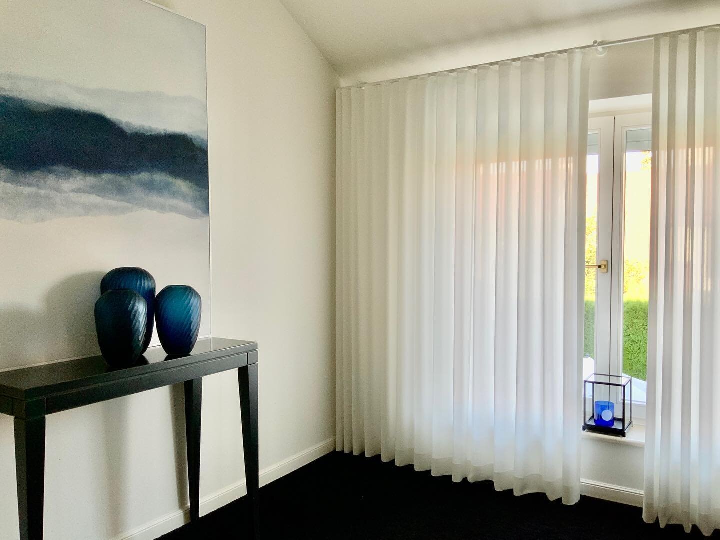 🤍White, 🖤Black &amp;💙Blue. Elegant wave curtains installed on bespoke track pole are a perfect addition to this elegant interior. At Tictac, we can find drapery solutions to complement every ceiling type.  #curtains #curtainsandblinds #curtainstyl