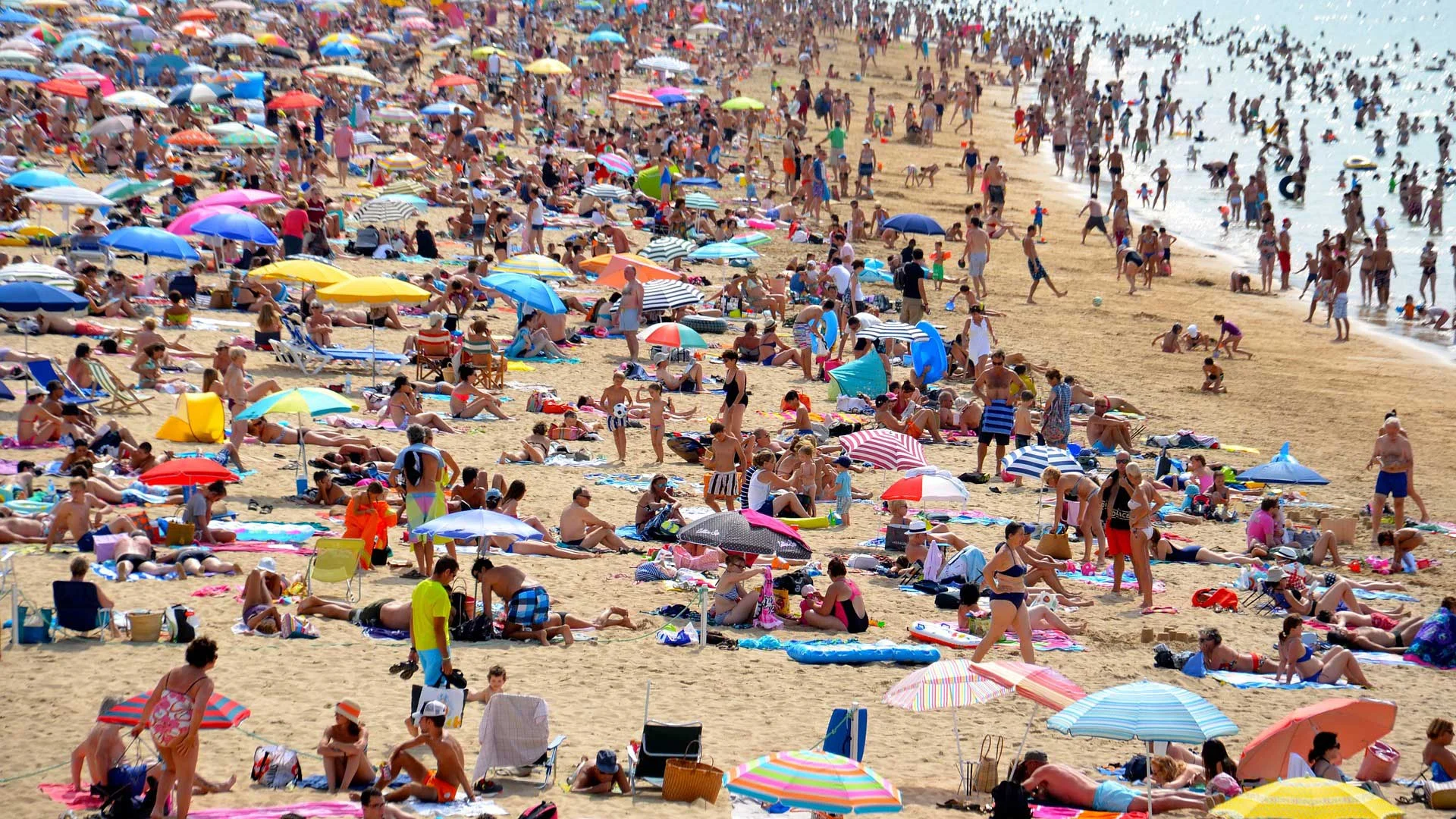 Rethink-overtourism-beach.jpg