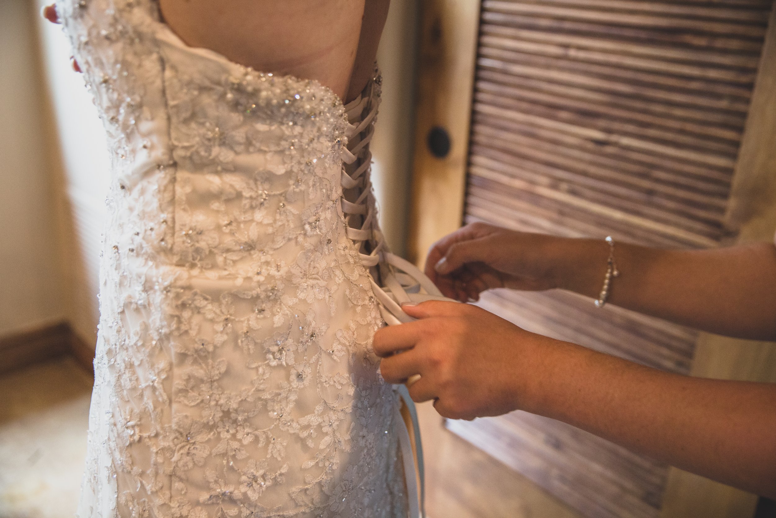  Bride’s getting ready before her Arizona wedding by Northern Arizona Wedding Photographer, Jennifer Lind Schutsky.  