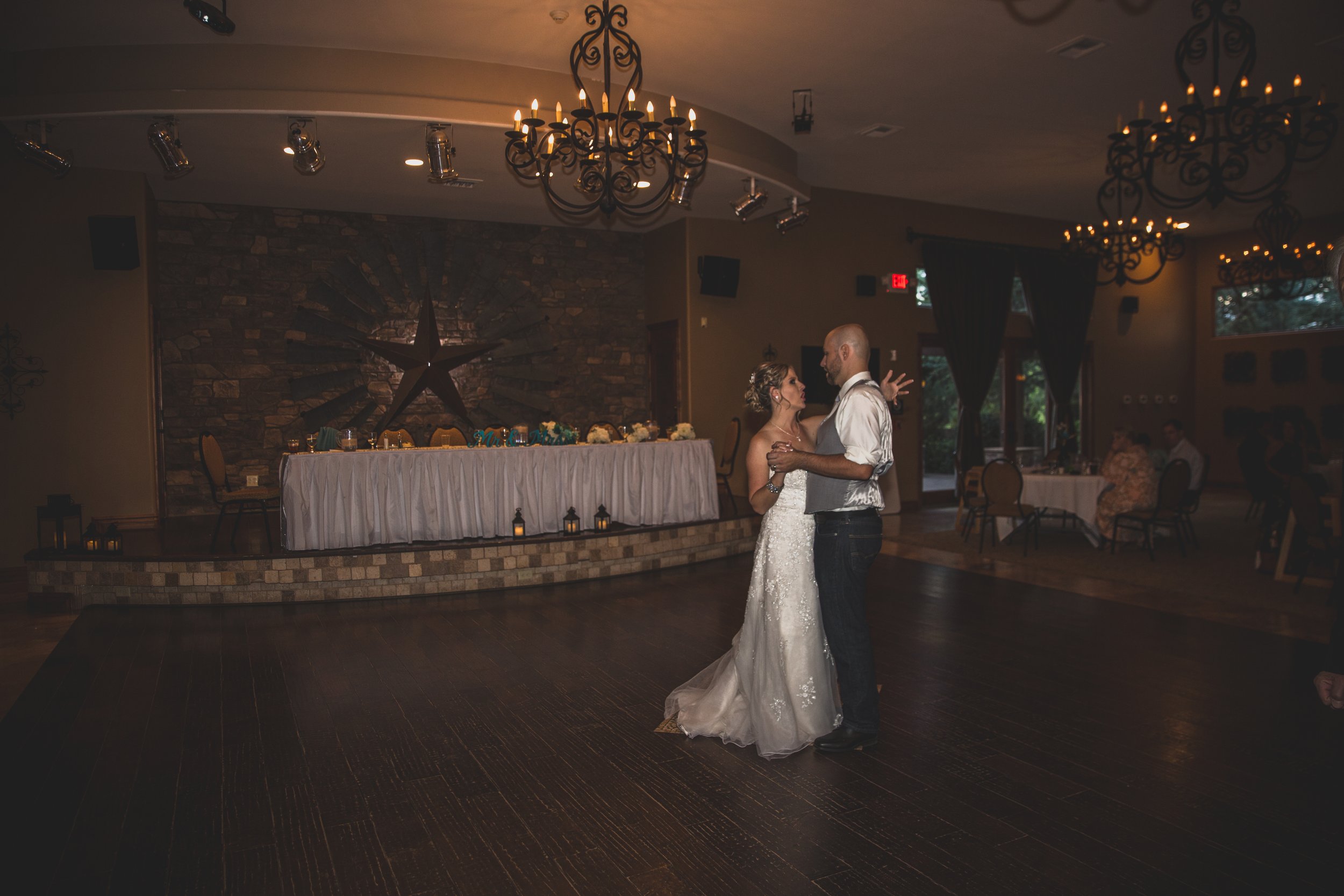  Bride and Groom share their first dance at Arizona wedding by Northern Arizona’s Best Wedding Photographer, Jennifer Lind Schutsky.  