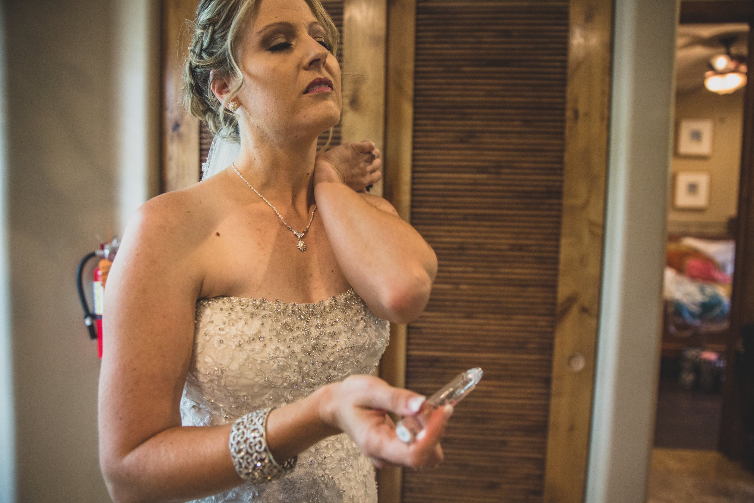  Bride’s getting ready before her Arizona wedding by Northern Arizona Wedding Photographer, Jennifer Lind Schutsky.  