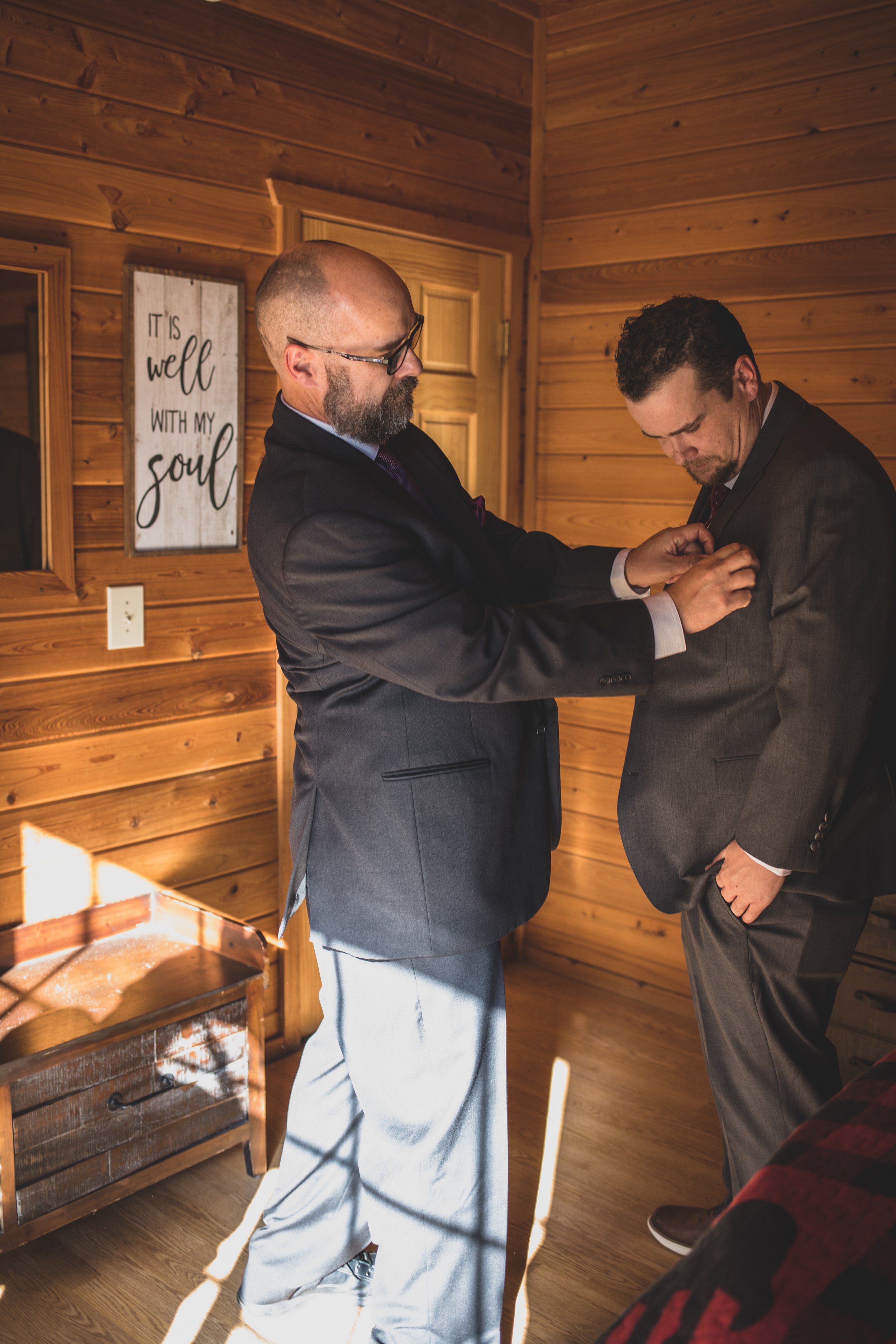  Groom getting ready at Northern Arizona Rim Elopement by Arizona Destination Photographer Jennifer Lind Schutsky 