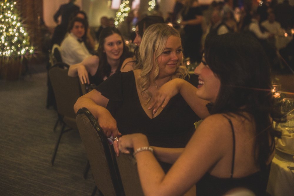  Guests enjoy dinner at Christmas theme wedding reception at Grayhawk Golf Club by Scottsdale Wedding Photographer Jennifer Lind Schutsky. 