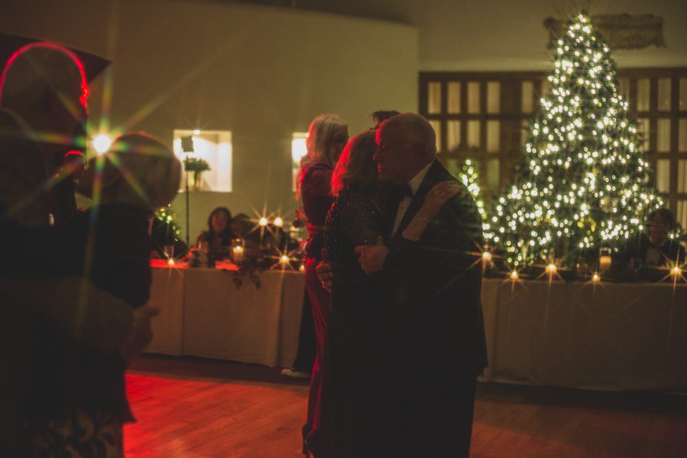  Guests celebrate at Christmas theme wedding reception at Grayhawk Golf Club by Scottsdale Wedding Photographer Jennifer Lind Schutsky. 