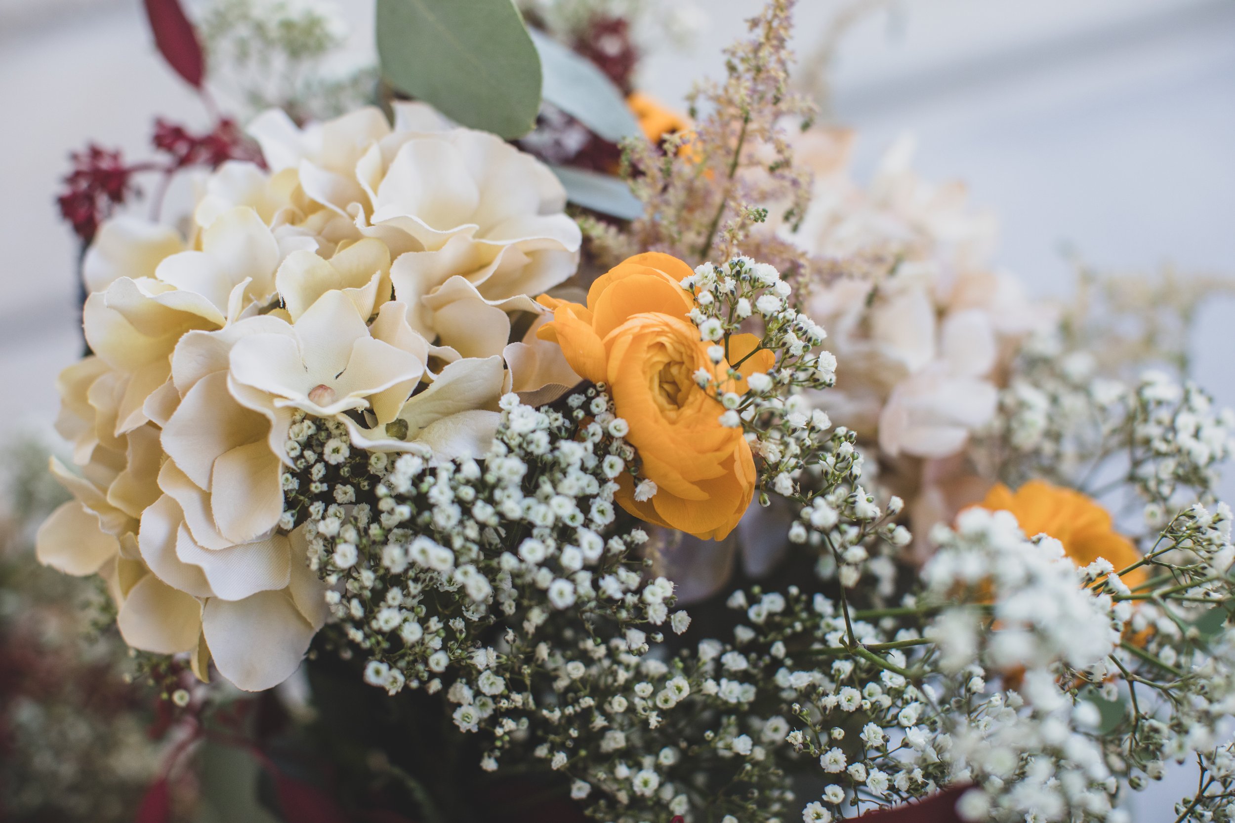 Wildflower floral bouquet detail for Superstition Mountain intimate wedding near Phoenix, Arizona by wilderness wedding photographer, Jennifer Lind Schutsky. 