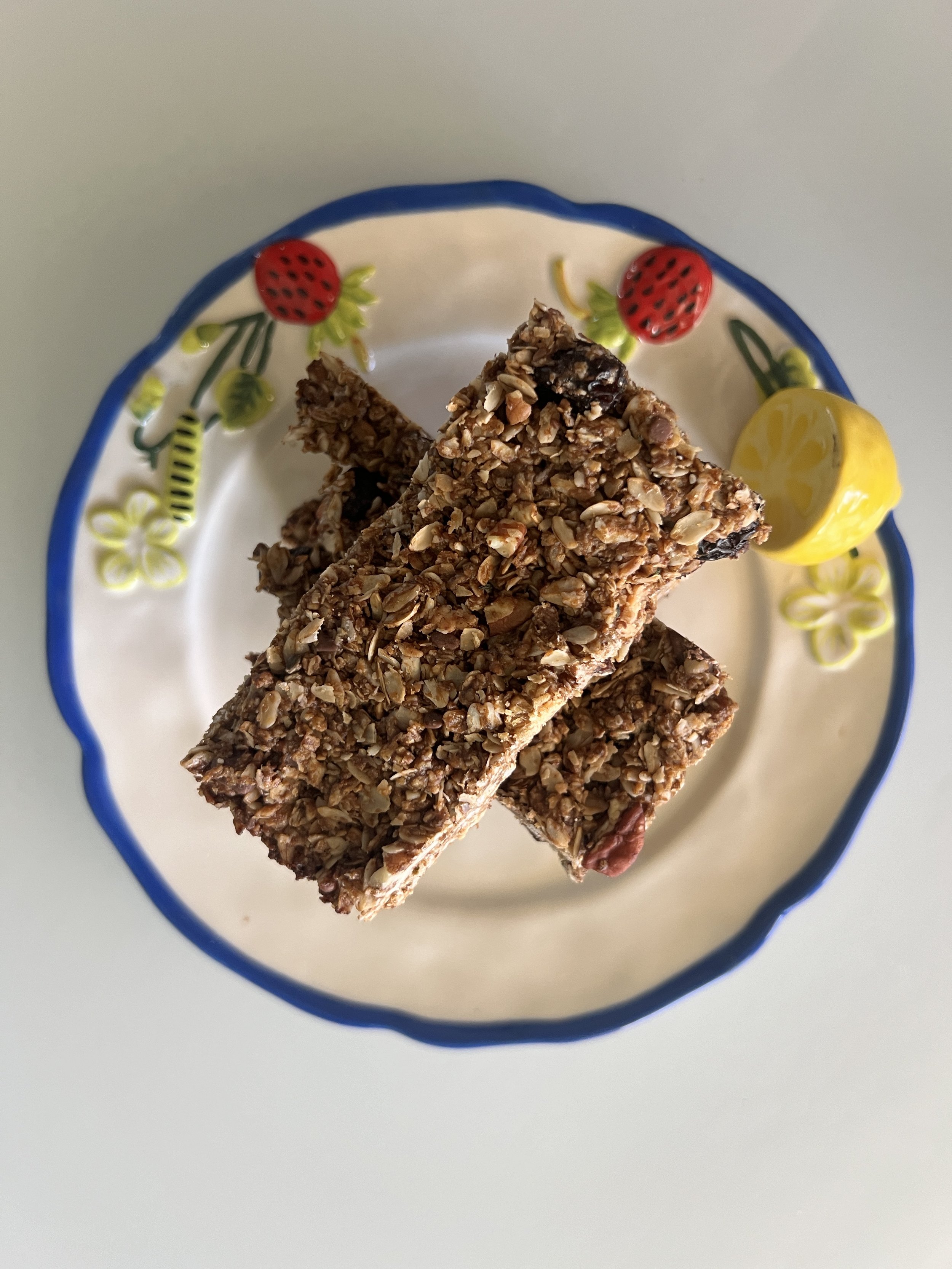 Easy nutrient dense chocolate and dried fruit granola bar recipe by Phoenix food photographer and local food blogger, Jennifer Lind Schutsky of Bitches Food Club.