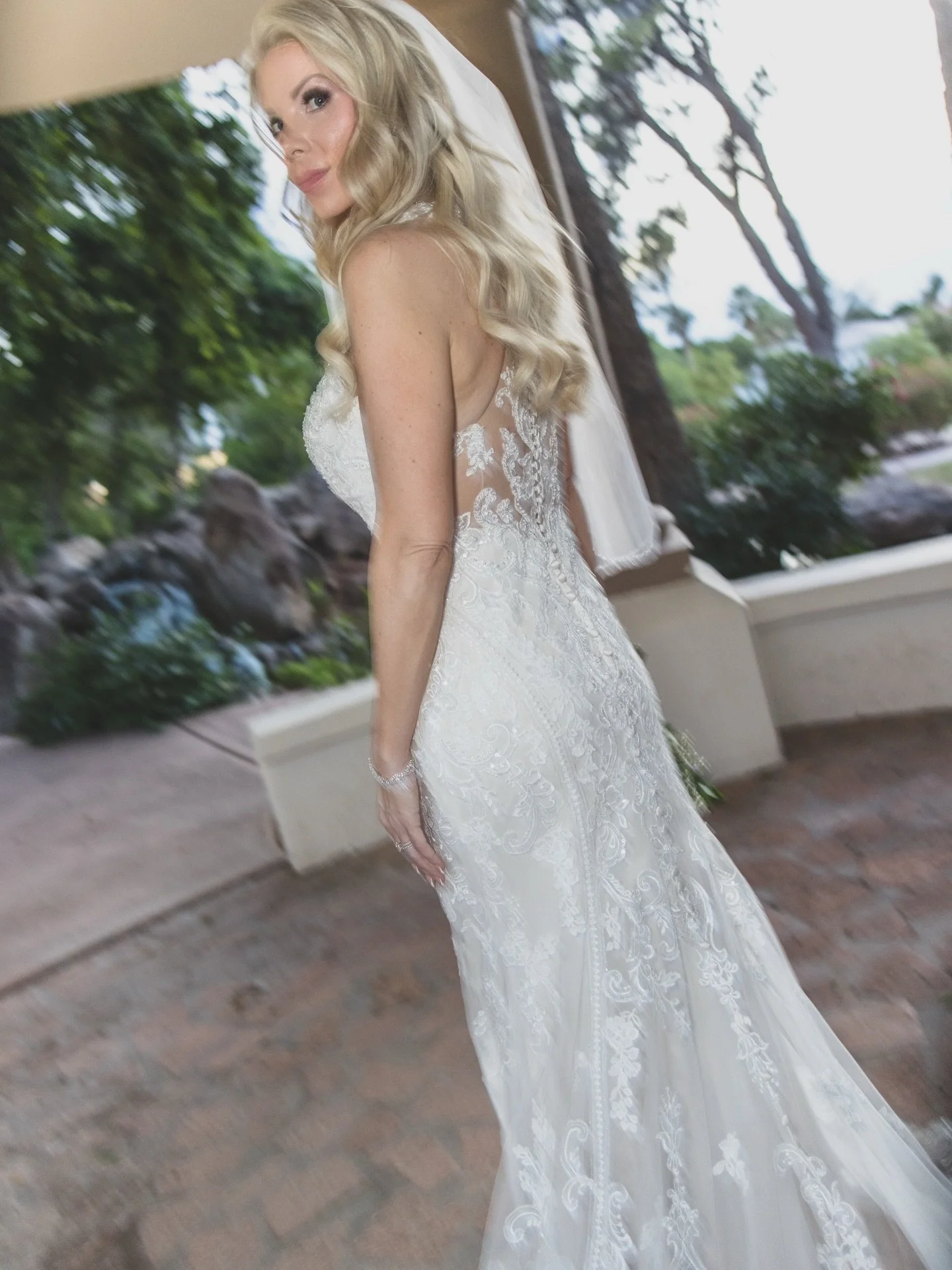 A few favorite moments from this weekend&rsquo;s wedding. 

Venue: @val_vista_lakes_events 
@the_wellnesstherapist 
#sneakpeeks #gilbertwedding #realwedding