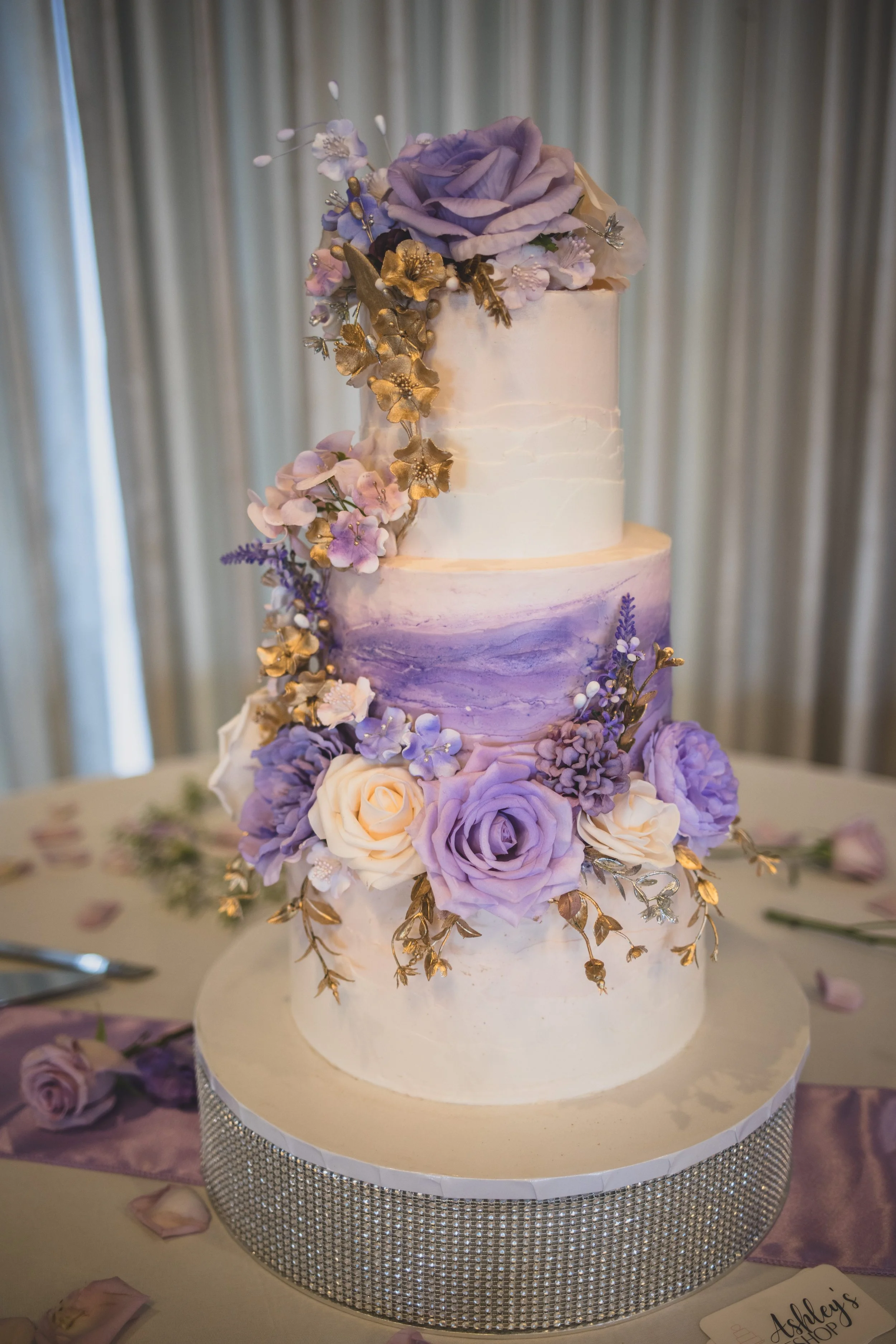 Wedding day reception details at Val Vista Lakes Event Venue by experienced wedding photographer in Arizona, Jennifer Lind Schutsky.