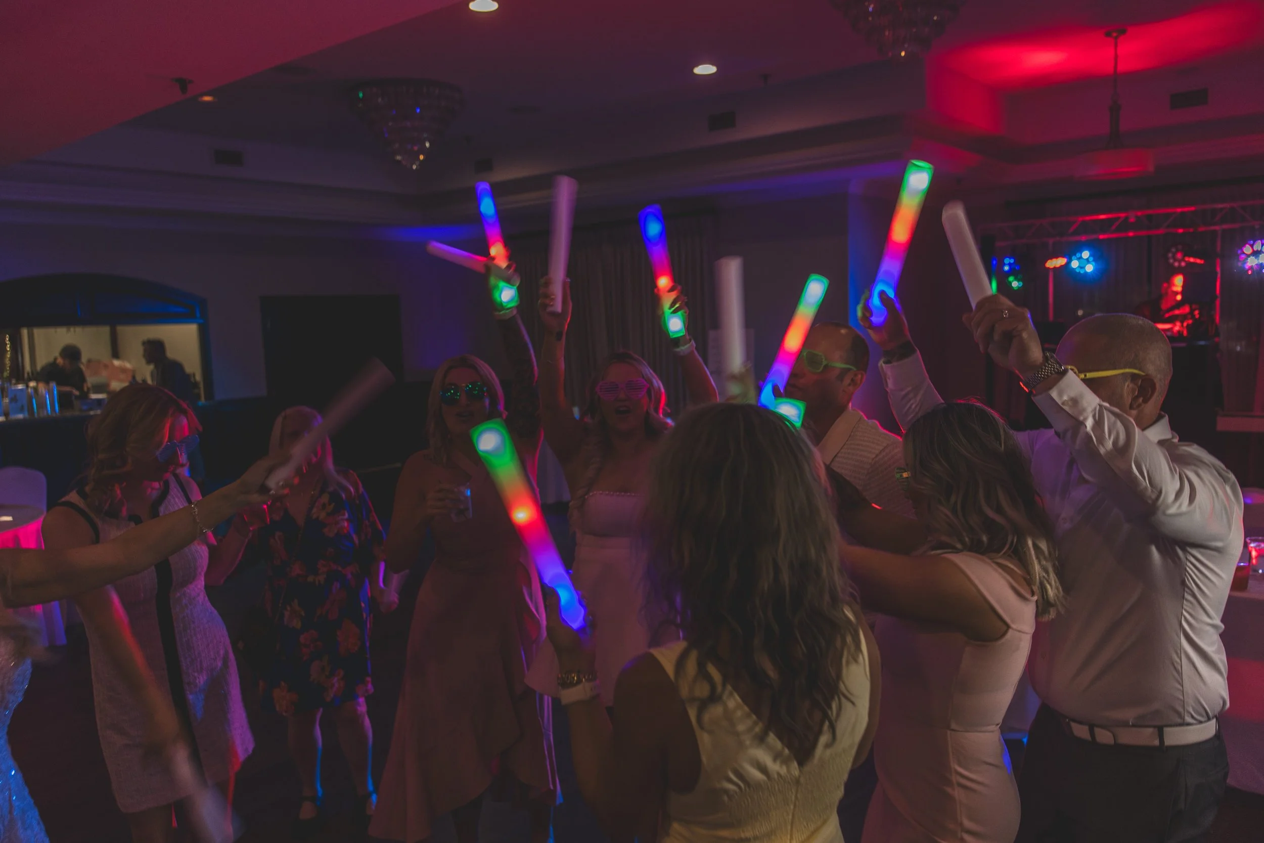 Guests at wedding reception at Val Vista Lakes Event Venue by experienced wedding photographer in Arizona, Jennifer Lind Schutsky.